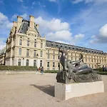 Modern Apt 3Bdr/3Bth - Louvre Museum/Tuileries